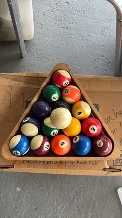 Pool ball set