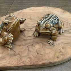 Pair Of Ceramic Frogs Fiqurines 