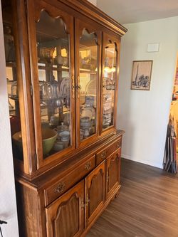 Thomasville Living room Hutch 2pc