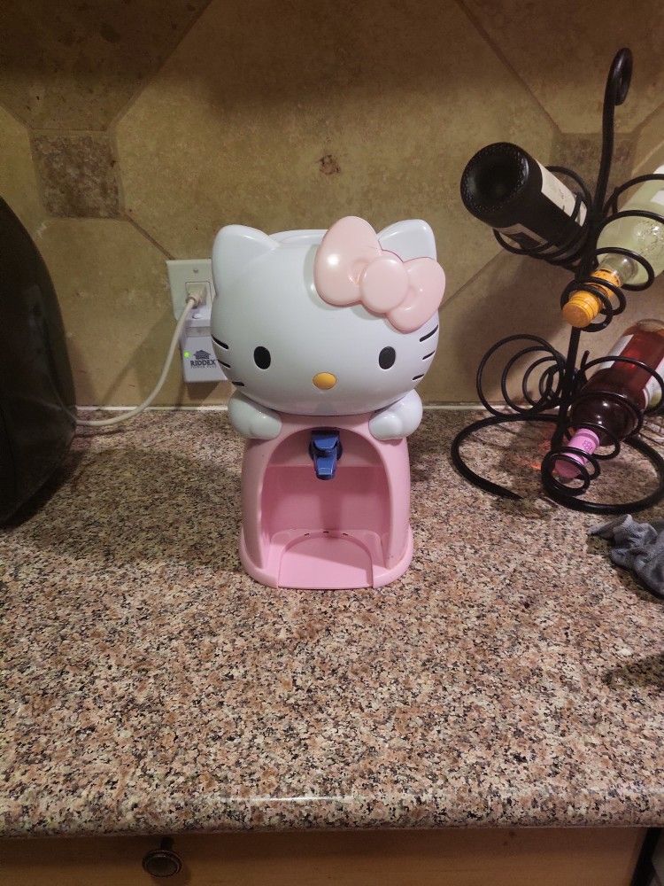 Hello Kitty Water Fountain