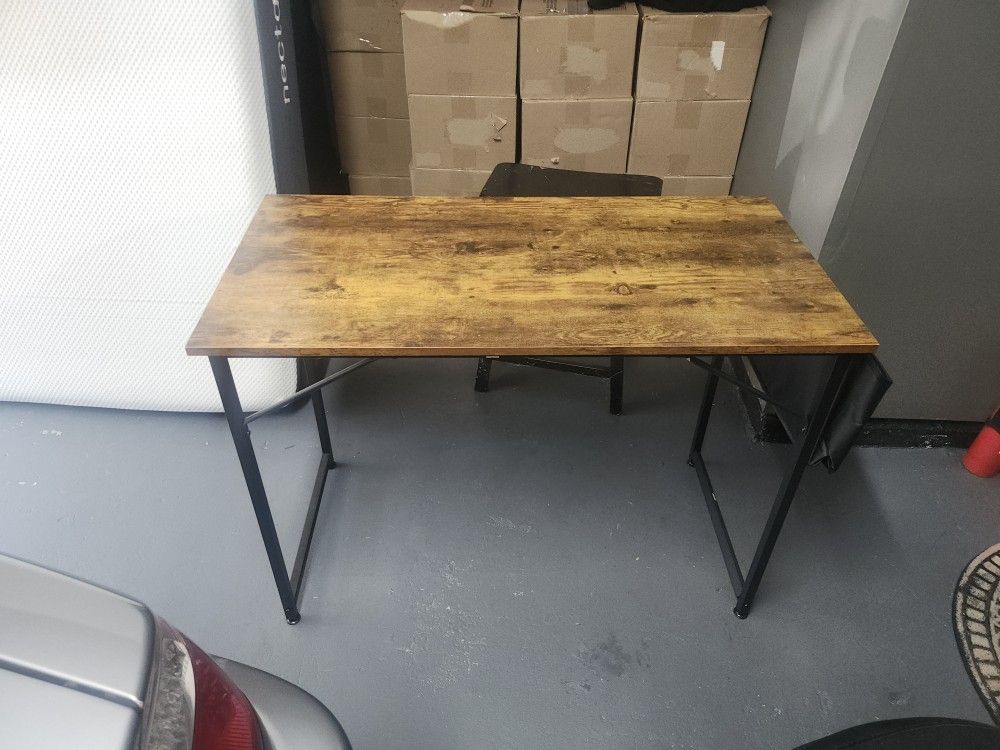 Small Computer Desk