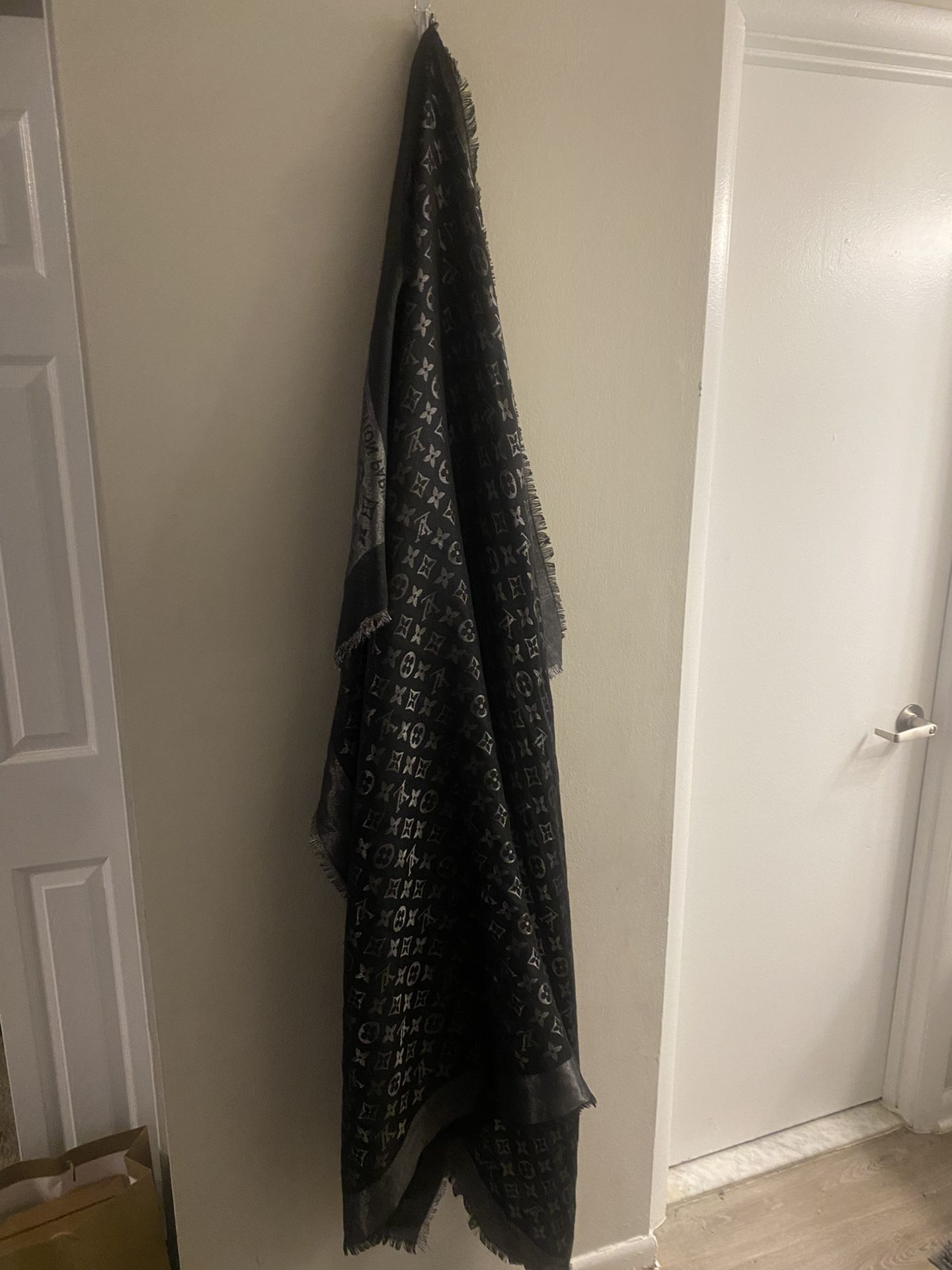 Big Louis Vuitton Scarf 