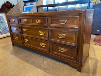 THOMASVILLE HUNTLEY Preferred Editions Campaign Style 9-Drawer Dresser
