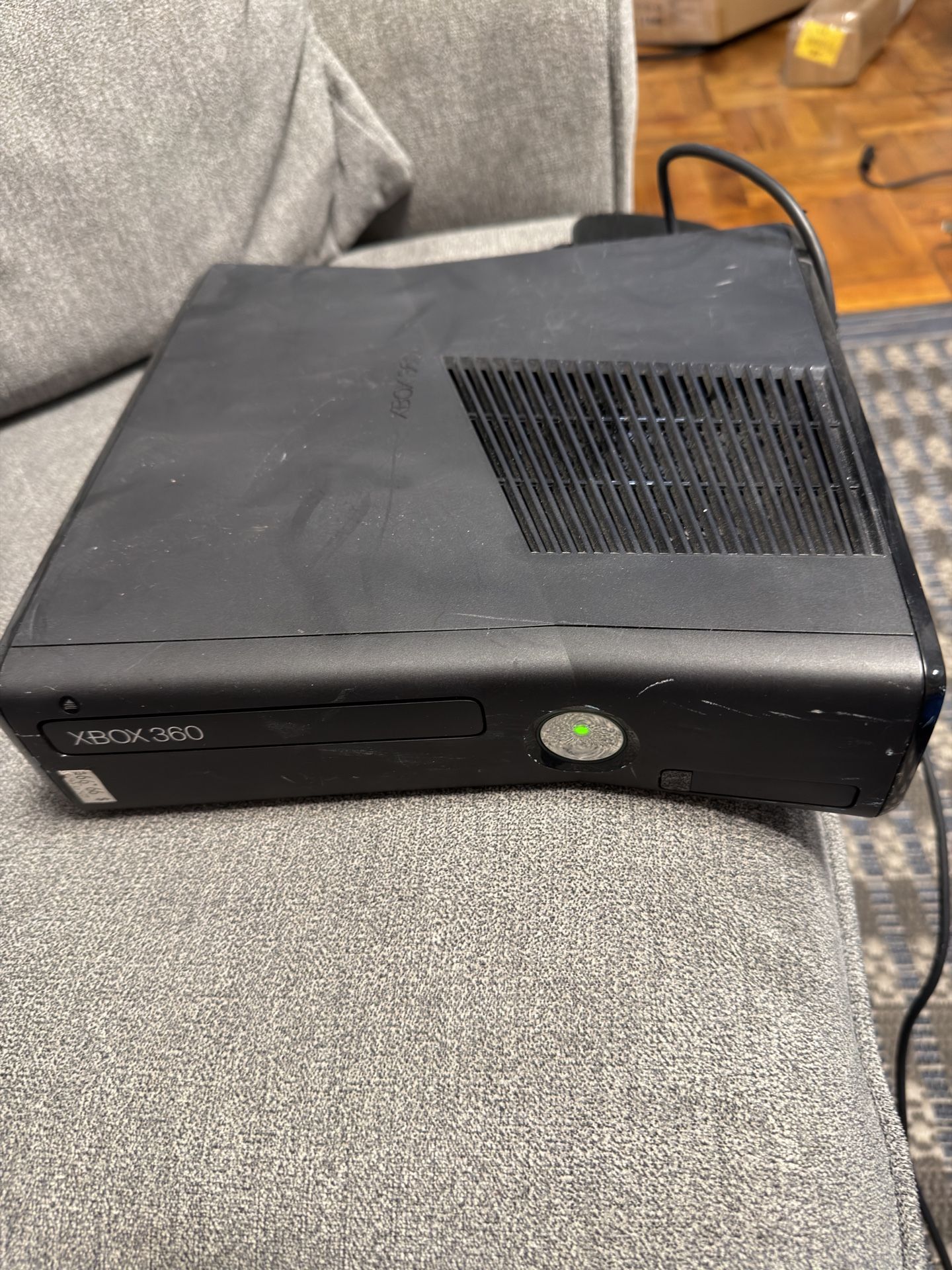 Microsoft Xbox 360 S 4GB Console - Black (1439) w/ Kinect & 360 Game