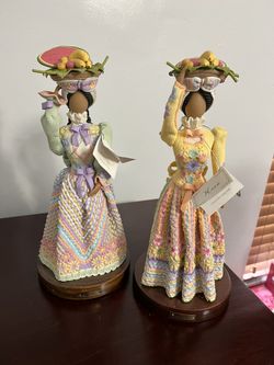 2 Nora faceless Porcelain Dolls