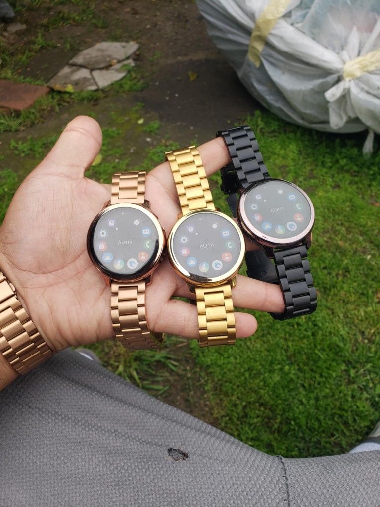 Great Gift . Brand new In Box Galaxy Watch unlocked any Color $160! Sorry no trash I have for cheap. 44mm 45mm 46mm are available. $160! Cada Uno. Ni