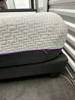 Gel mattress with rails and head board
