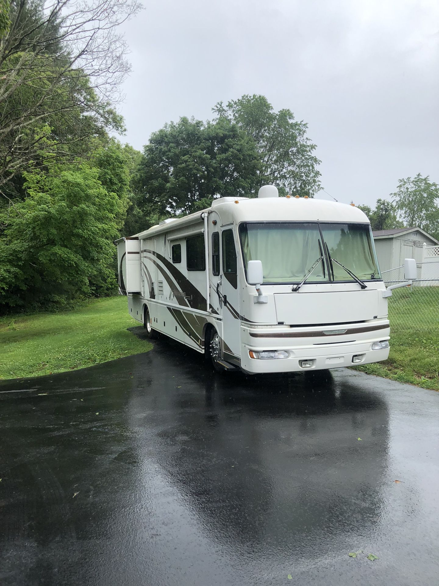 2000 Fleetwood American Tradition 37TRS