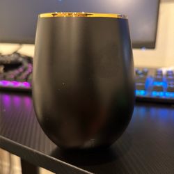 Black Plastic Wine Glasses With Gold Tim 