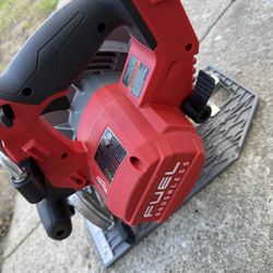 Cierra Circular Milwaukee 