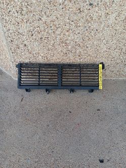 2019-23 Dodge Ram 2500 shutter (Auto Parts)