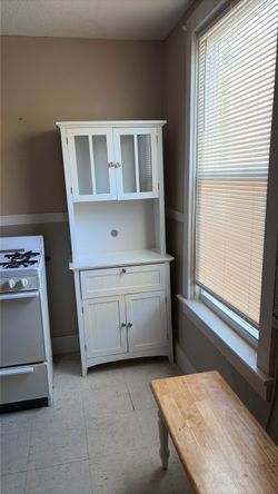 Kitchen cabinet white