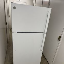 General Electric 16.6 Cubic Refrigerator Fridge With Freezer With Delivery 