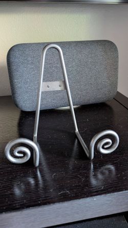 Silver Metal Tabletop Easel Display Stand – Decorative Scroll Design