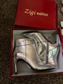 Women’s shoes size 7.5 and under. $2.00-$5.00.