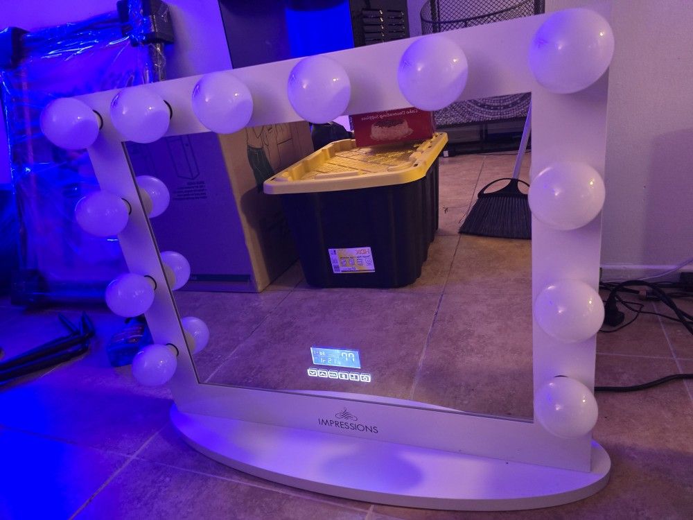IMPRESSIONS BANITY SMART MIRROR
