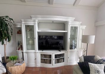 Entertainment center