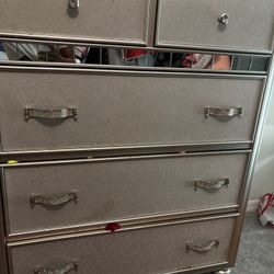 Free Queen Bed Chest Dresser 