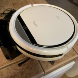 Robot Vacuum Cleaner With Remote Control..