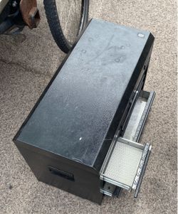 Gladiator Medium/ large size tool box roomy with slide out drawers see description