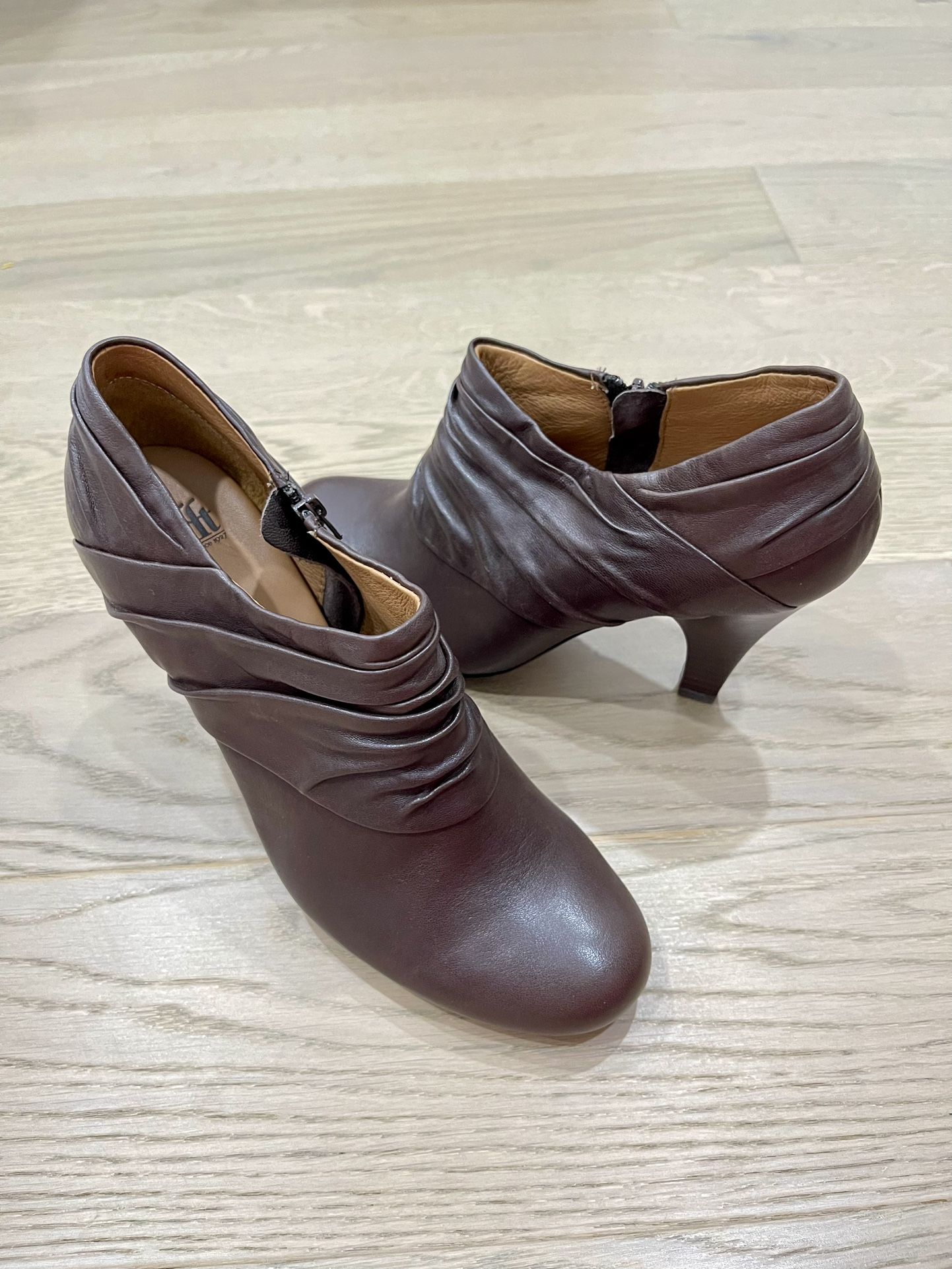 Sofft Womens Florina brown Leather Ankle Boot 8.5M