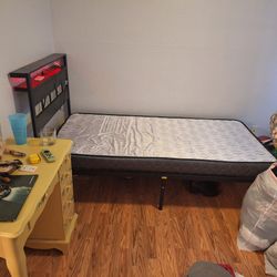 Mattress ans bed frame LED lights and remote with plug ins for usb