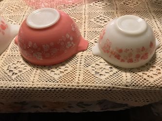 Vintage Pyrex Pink Cinderella Gooseberry set