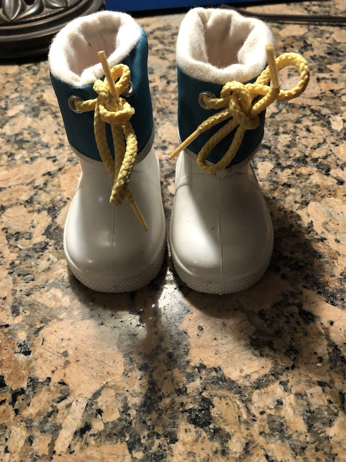 Baby’s first boot rain/snow boots sz 0-1