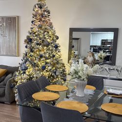 Table set with 6 chairs