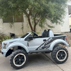 Power Wheels Ford F150 Raptor Battery-Powered ride on Vehicle