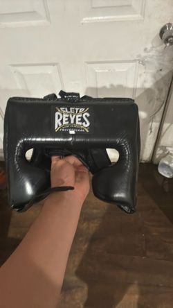 Cleo Reyes headgear