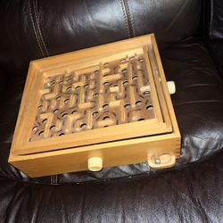 Labyrinth/Maze w/marble 