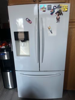 White French Door Refrigerator with Ice and Water Dispenser