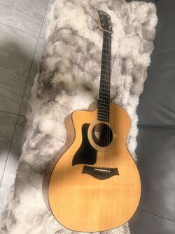 Taylor 114 Acoustic Guitar – Natural Finish