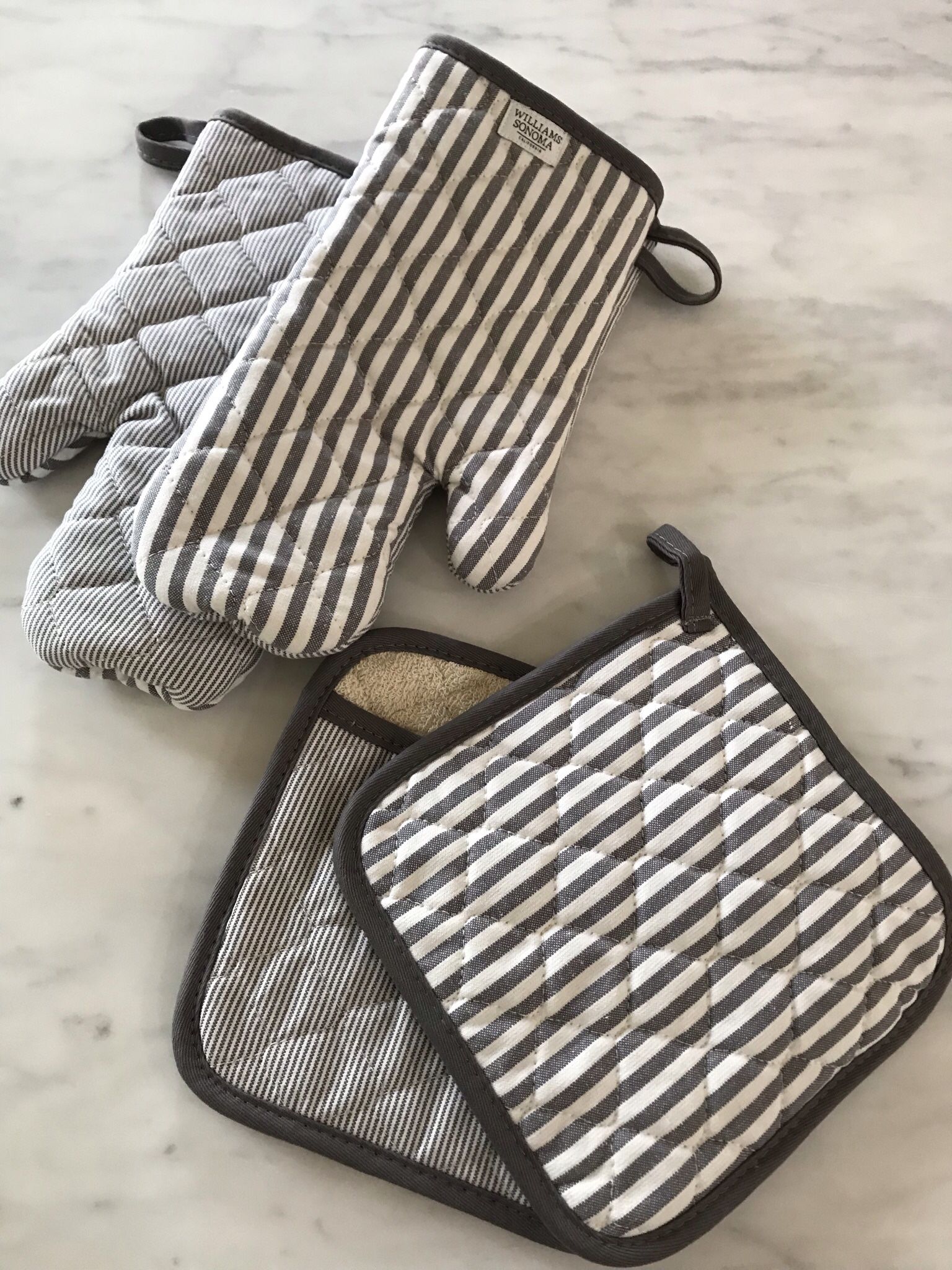 brand new williams-sonoma oven mitts and pot holders!!