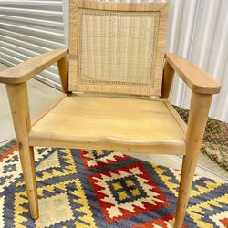 Mid-Century Modern Woven Cane & Solid Wood Accent Chair – Lounge or Living Room