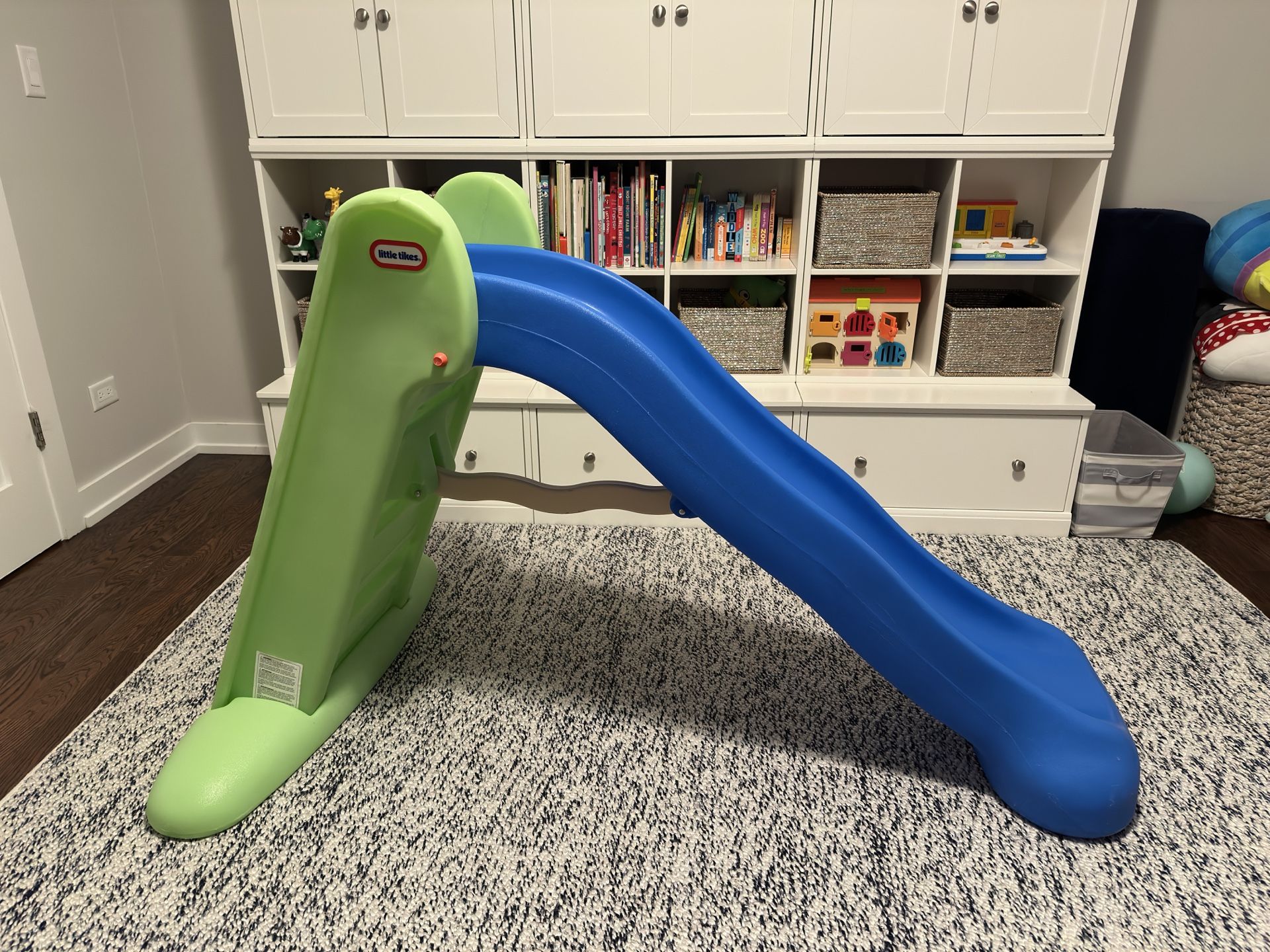 Little Tikes EASY STOREâ„¢ LARGE PLAY SLIDE