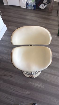 Bar stools (living spaces)
