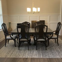 Haverty’s fine dining room set