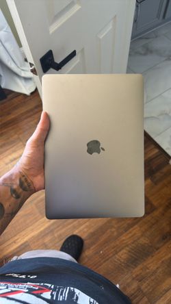 13 in MacBook Pro with Touchbar 128gb
