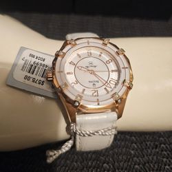 NEW NICE LADIE'S LUXURY GOLD TONE WITH WHITE LEATHER BAND ORIGINAL BULOVA WATCH.