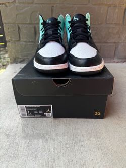Jordan 1 mids size 7Y