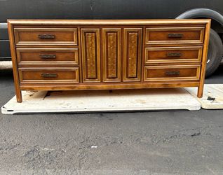 Mid Century Stanley “Forecast” 9 Drawer Dresser/Credenza/Media Center.