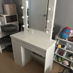 Makeup vanity