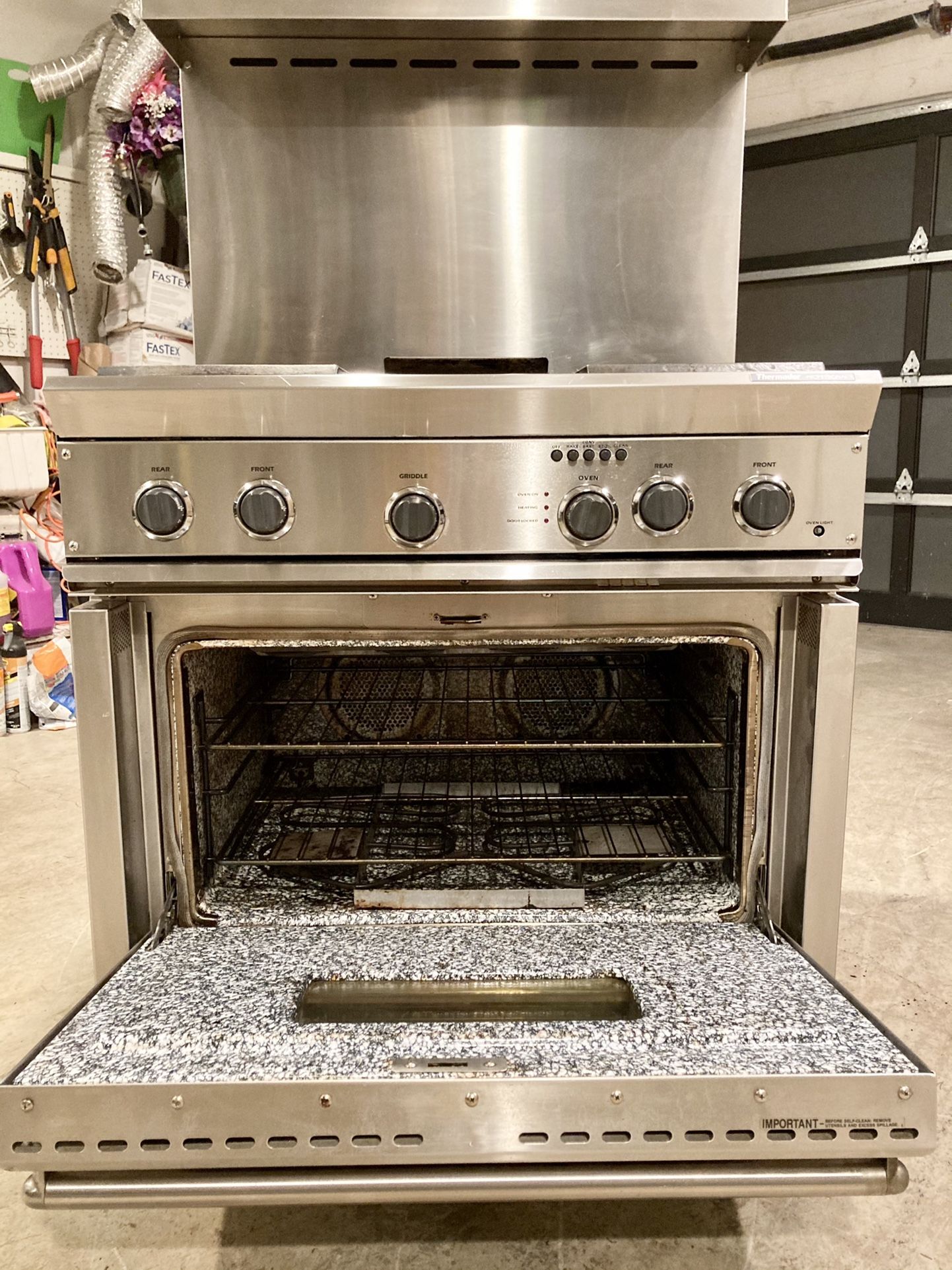 Beautiful 36” Dual Fuel Thermador Gas Range W/ Griddle & Convection