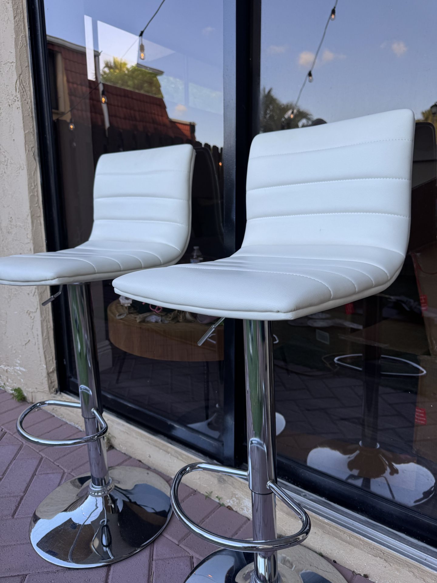 White Faux Leather Bar Stool – Adjustable Height