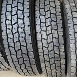 11R22.5 / 295/75R22.5 New Recaps