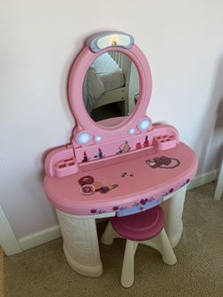 Kids vanity 
