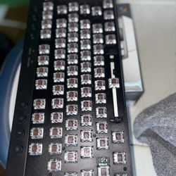 Logitech G PRO X TKL Lightspeed Wireless Gaming Keyboard, Ultra-Portable Tenkeyless Design LightSync