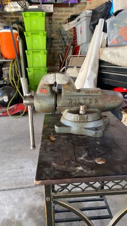 Wilton  XX  400. Bullet vise good condition $. 350